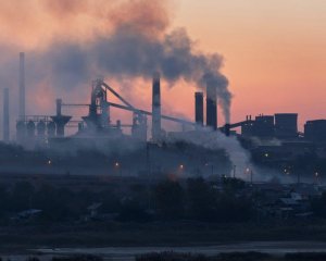HUTĚ / THE MILLS © Viktor Mácha: Galati – Podvečer pod pecí / early evening below the furnace