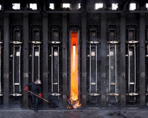 HUTĚ / THE MILLS © Viktor Mácha: Moskva – U komory / by a chamber