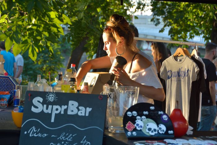 NeverEnough Daylight 2018: Městská Party Za Světla