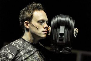 Staatsschauspiel Dresden
Spielzeit 2018/19
Kleines Haus 2
Premiere: 20.0ktober 2018 

OPERATION KAMEN 
von Florian Fischer 
in Koproduktion mit dem Archa Theater Prag 
Uraufführung 
Mit:
Lukas Rüppel und Dresdner Bürger*innen