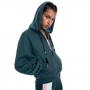 Běžeská kolekce: Feel It Cover Up, 1599 Kč, foto Puma