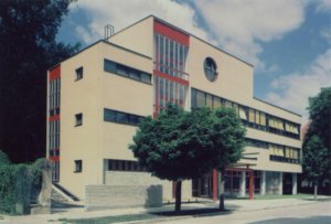 Tělocvična Střední ekonomické školy Olomouc s učebnami, 1982-86, fotoarchiv: MUO