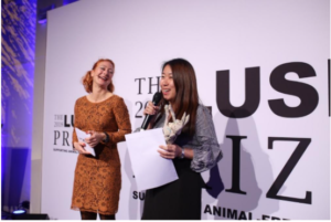 Dr Xing from Qinghai University in China accepts a Young Researcher Prize for her work on a successful chemical toxicity test using human stem-cells