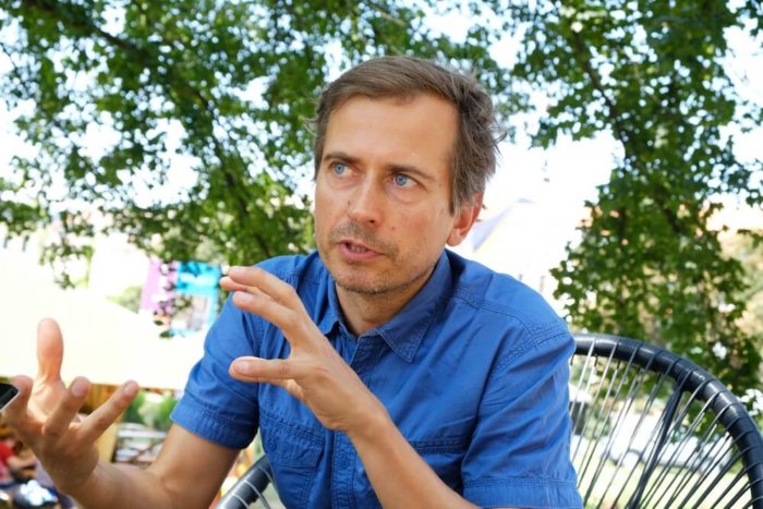Martin Mareček, Režisér Filmu Dálava: Námět Díky šmejdům