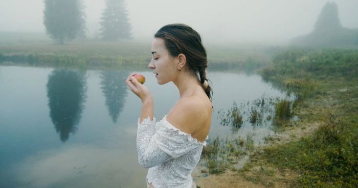 Slovenská Zpěvačka ENIESA Vydává Album Jablko