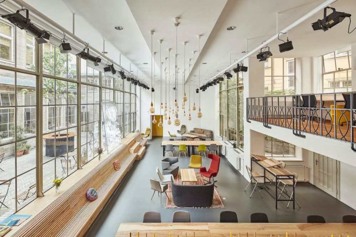 Prostor Bývalé Tiskárny Dnes Ukrývá Byznys Club A Coworking Opero