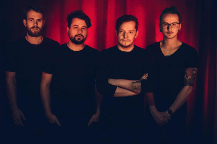 FALL FROM EVEREST: Divadlo Archa Zažije Asi Nejtvrdší český Koncert