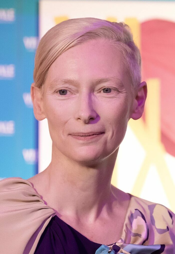 Film Dne: Tilda Swinton Jezdí Na Kole Podél Berlínské Zdi