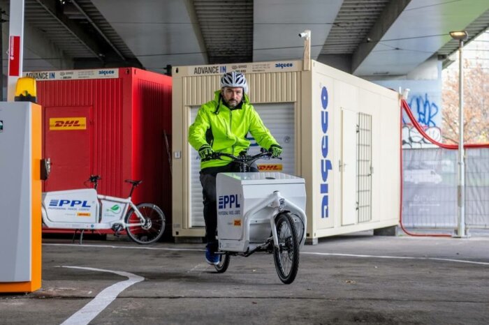 V Praze Ode Dneška Jezdí Nákladní Elektrokola, Mají Svoje Depo