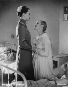 Dívky v uniformách, zdroj Mezipatra