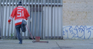 foto z klipu Lajna (Gruppo Salsiccia)