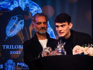 8B6C2C1B B111 41FC 9123 26DAAC74BB96