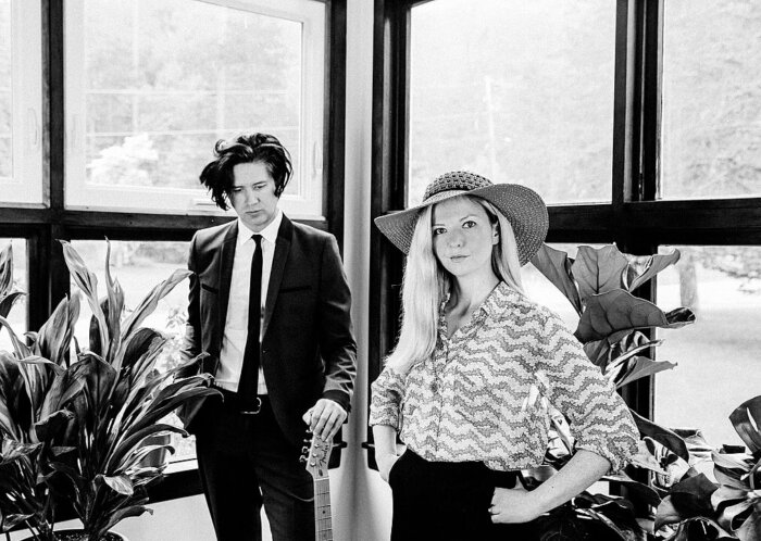 Písnička Dne: Still Corners – Crying