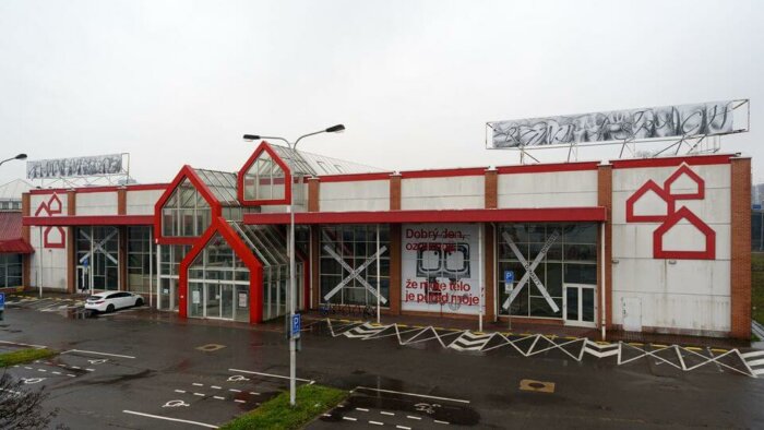 Na Střeše PLATO Ostrava Je Umístěna Umělecká Instalace Josseho Pyla