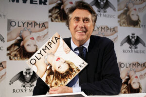 Ilustrační foto. Bryan Ferry na autogramiádě svého alba Olympia. Eva Rinaldi, CC BY-SA 2.0, via Wikimedia Commons