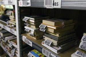 KNIHOBOT Regaly Lores