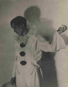 Erika Mann jako pierotka v kabaretu Pfeffermühle, Mnichov 1934. Kredit: Mnichovská městská knihovna / Monacensia