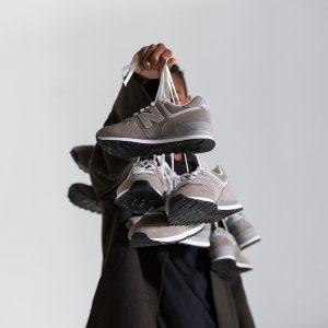 S121 Lifestyle IG 5.15.21 GreyDay 1×1 Carousel2