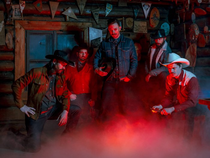 Frankie & The Deadbeats Vydali Debutové Album The Shining