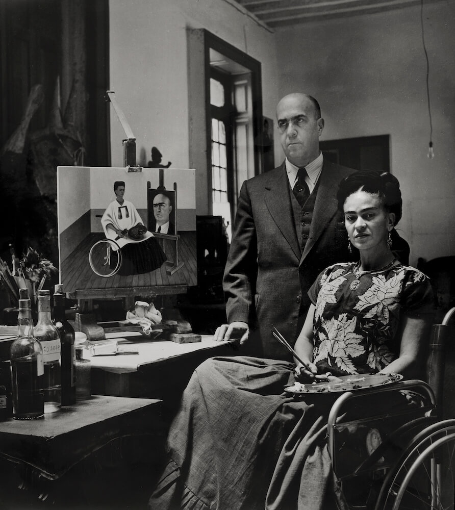 Frida Kahlo s lékařem Juanem Farillem, Gisèle Freund, 1951 © Muzeum Fridy Kahlo