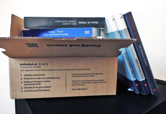 Knihobot Testuje Odkládací Krabice Do Domácích Knihoven, Až Se Naplní, Přijede Pro Ně Kurýr