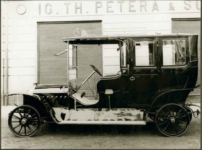 Automobil Pro Císařský Dvůr Nesl Podpis Slavného Vrchlabského Rodu Peterů. Jednalo Se O Dar K šedesátému Výročí Panování Františka Josefa I., Vzpomíná Dědic.