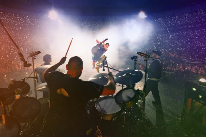 Coldplay Ze Světového Turné Music Of The Spheres Navštíví I Česko  Prostřednictvím Přenosu Do Kin
