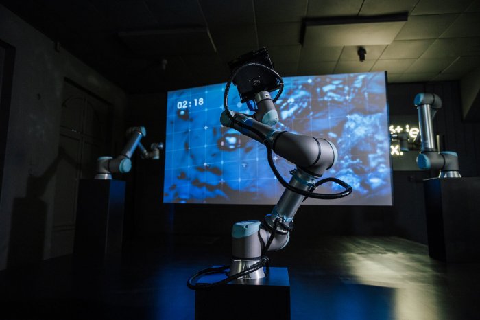 Svět Je Flex! Samsung S českými Audiovizuálními Umělci Představuje Na Designbloku Unikátní Kinetickou Instalaci