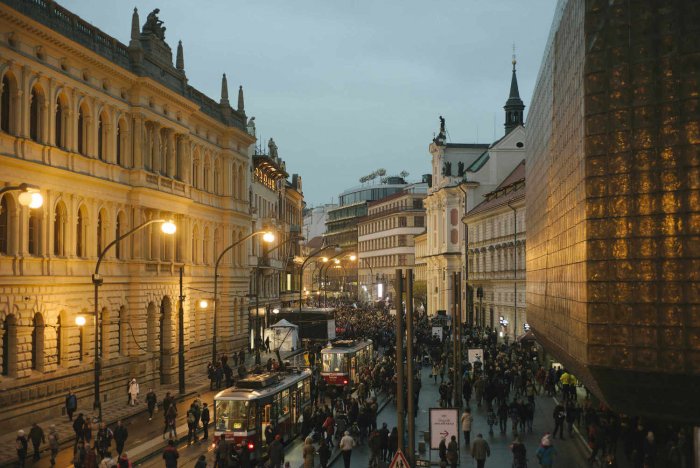 Korzo Národní Nabídne Ulici Plnou živého Umění