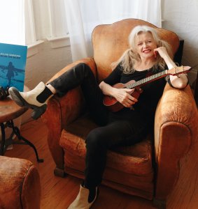 18 Uke Blk Window Smile