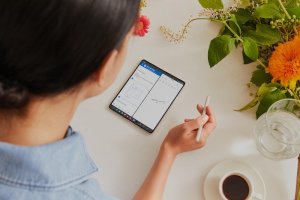 2 072 Lifestyle Galaxy Zfold4 Beige Spen LI