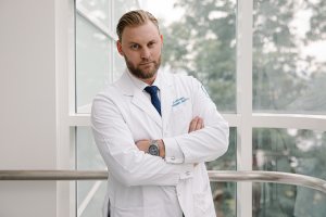 MUDr. Jan Lesenský, vedoucí onkologického centra Fakultní nemocnice Bulovka