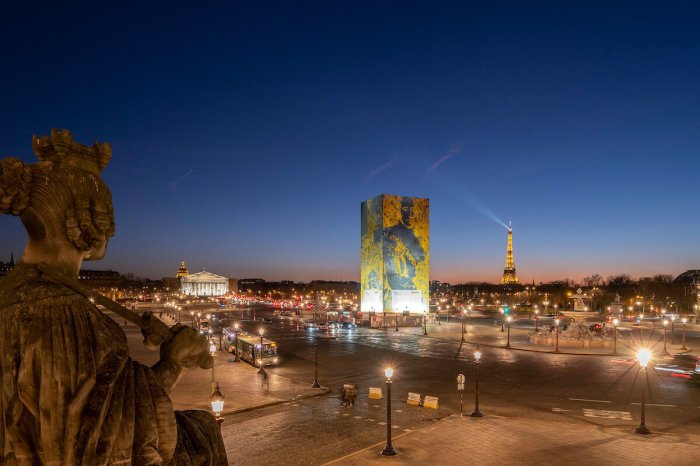 Obelisk V Paříži Z 13. Století Př. N. L. Prošel Rekonstrukcí