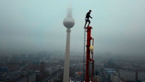 Snímek Off the Rails bývá považován za nový Trainspotting