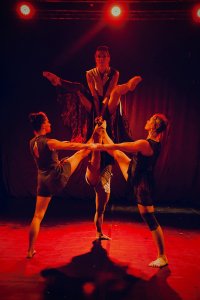 Losers Cirque Company - ŽENA, RŮŽE, PÍSEŇ, KOST / Foto © František Ortmann/Letní Letná