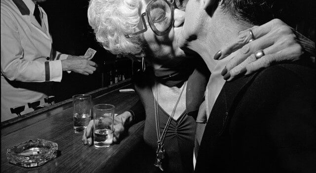 Kissing In A Bar, New York, 1977 © Mary Ellen Mark, Courtesy Of The Mary Ellen Mark Foundation And Howard Greenberg Gallery
Document