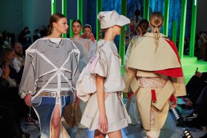 Diploma Selection - módní přehlídka - 1. místo - Maria Czarnecka: Cut Up / Foto Michal Ureš