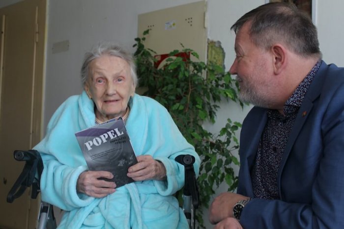 O Popeleční Středě 1945 Jsem Se Podruhé Narodila, Vzpomíná Na Bombardování Prahy Devětasedmdesátiletá Pamětnice