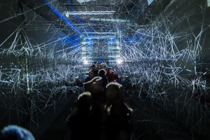 Japonský vizuální umělec YASUHIRO CHIDA připravil v Plzni průřezovou výstavu Light Scapes.