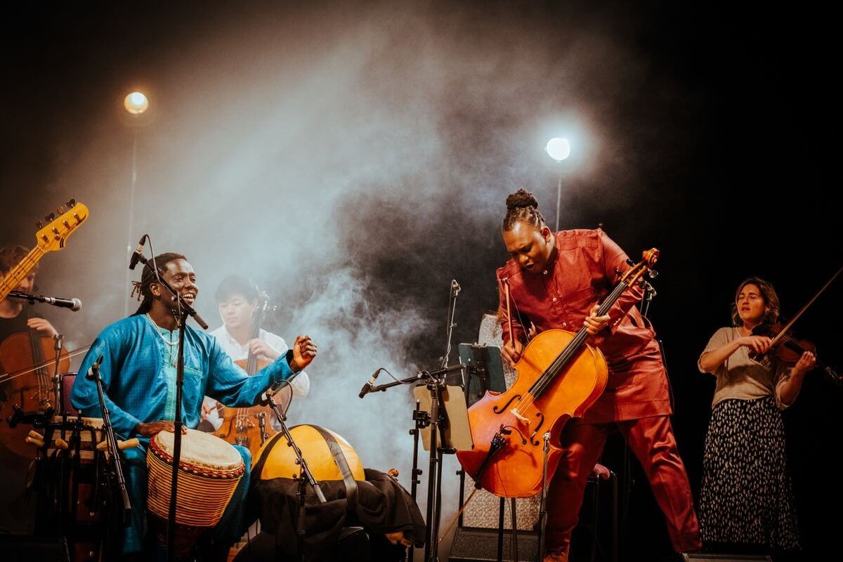 Abel Selaocoea and Manchester Collective. Photo by Gaelle Beri 