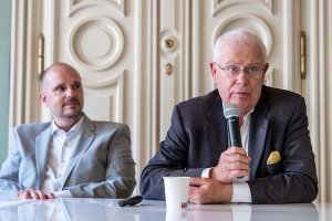 Anders Milton na projekci filmu v Praze