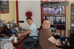 Lenka Wienerová a David Šterbáček v kanceláři R1