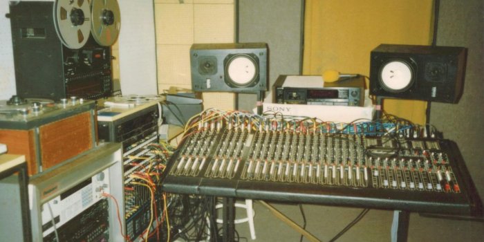 Staré Studio R1