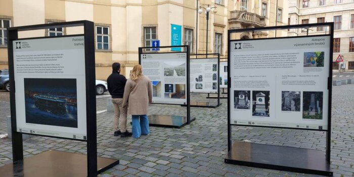 Výstava "Proměny pražského pohřebnictví" na Mariánském náměstí v Praze