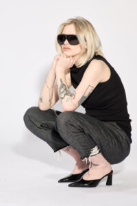 Kalhoty Dole Oblé Denim Rozervané 4600 K C?+ Top Nahor?e Bez Ruk ávů, 1600 Kč Kč