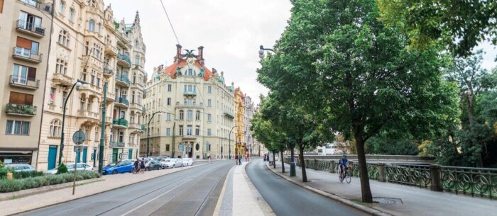 Okno Do Ulice Aneb Franz Kafka Na Fasádě