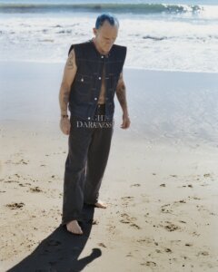 Hvězdou kampaně je Flea, basista kapely Red Hot Chili Peppers