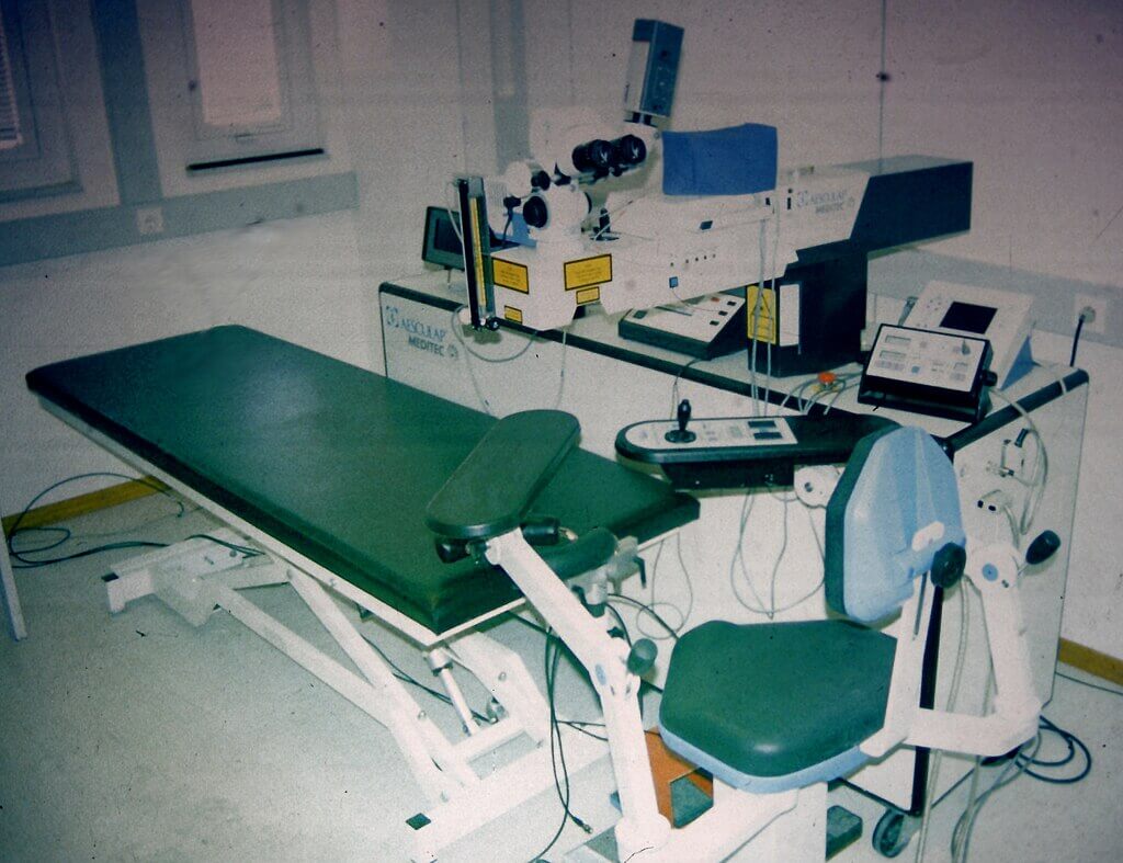 Excimerový Laser MEL60 Používaný K Prvním LASIK Operacím. Rok 1994. Zdroj University Of Crete