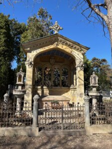 jedna z hrobek na Centrálním hřbitově ve Vídni