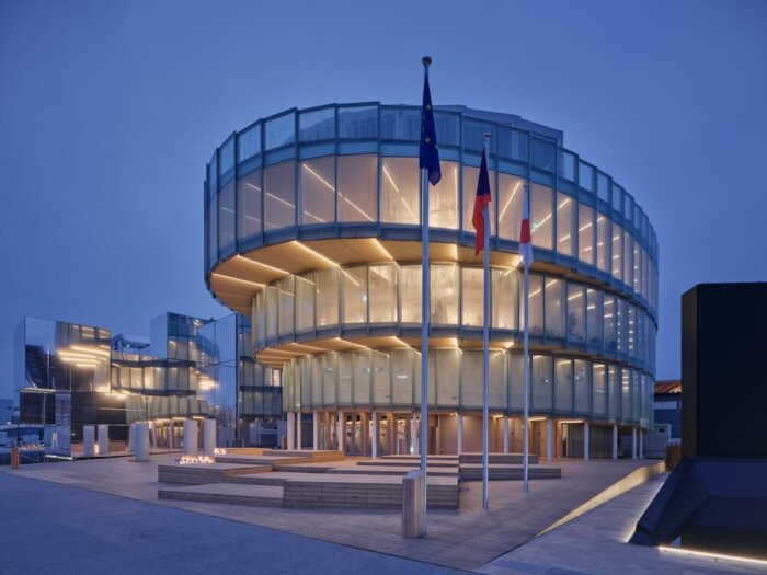 Dům Ze Dřeva A Skla Jako Exponát. Český Národní Pavilon Na EXPO 2025 Se Otevřel